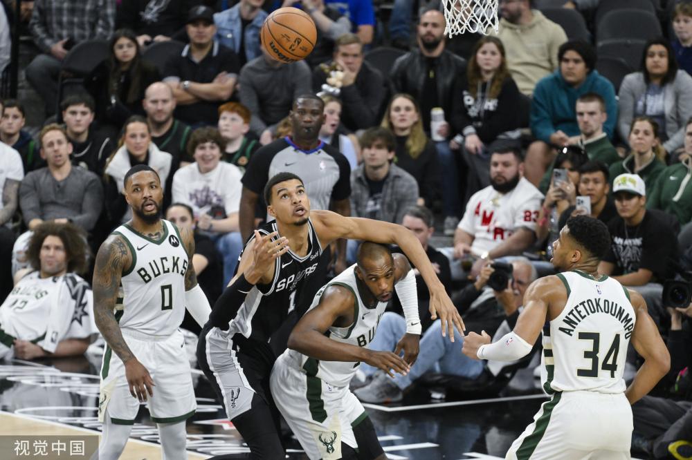 他是更衣室 他是更衣室